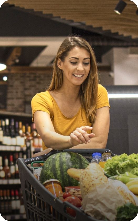 A women buying fruits